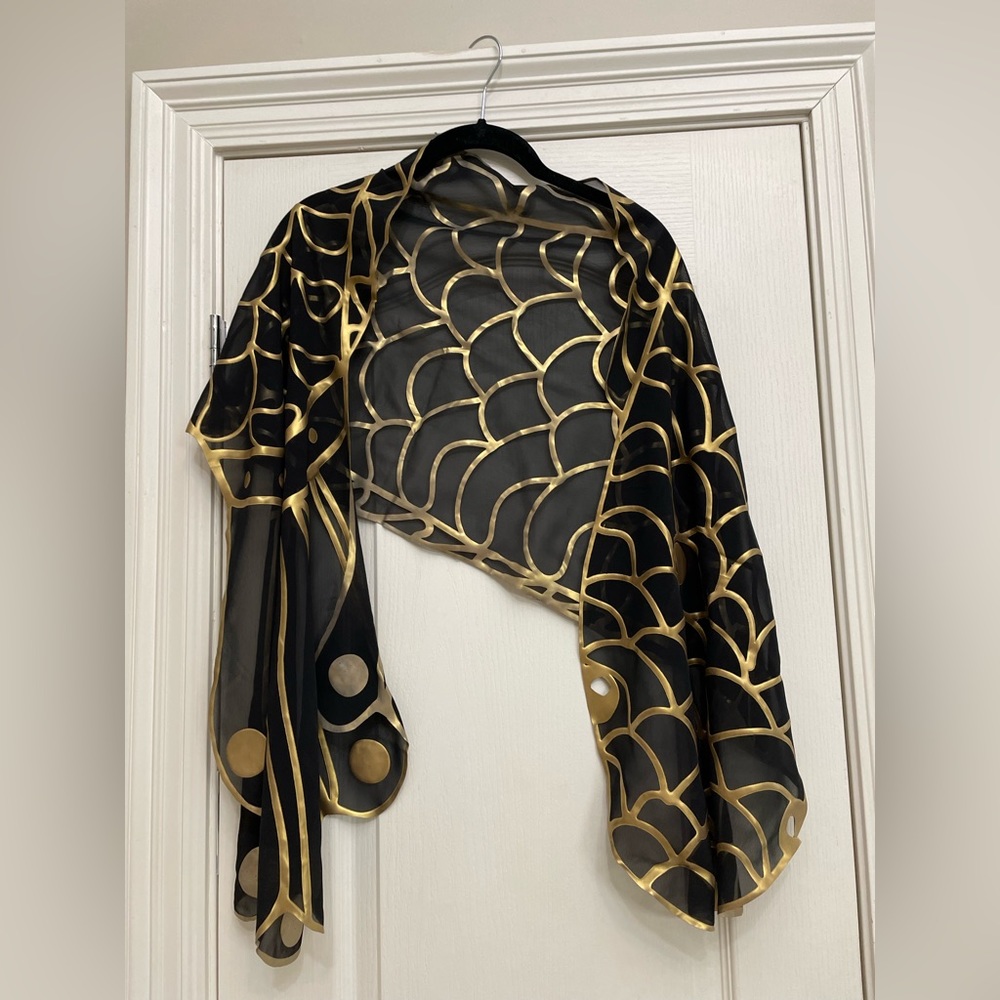 Hand painted fish wrap. Very interesting piece!